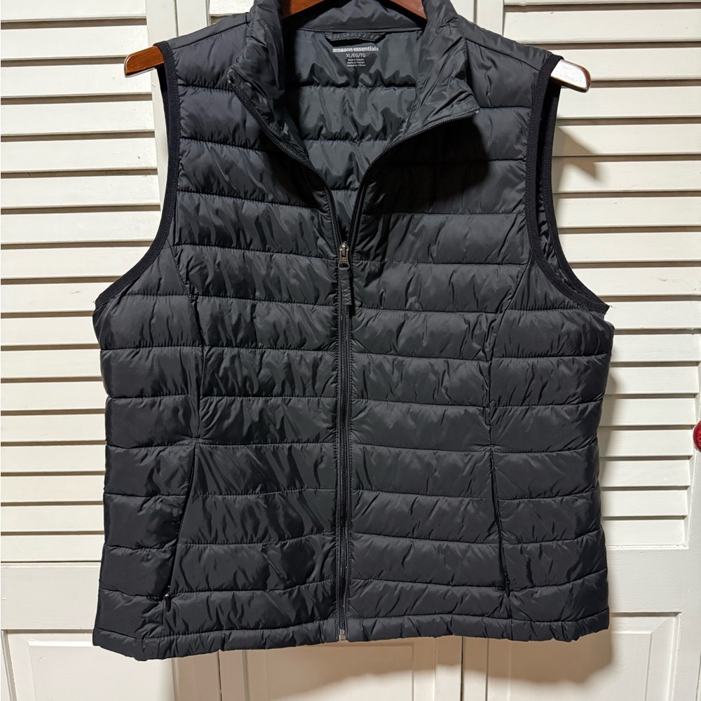 Amazon Essentials Dark Gray Puffer Vest